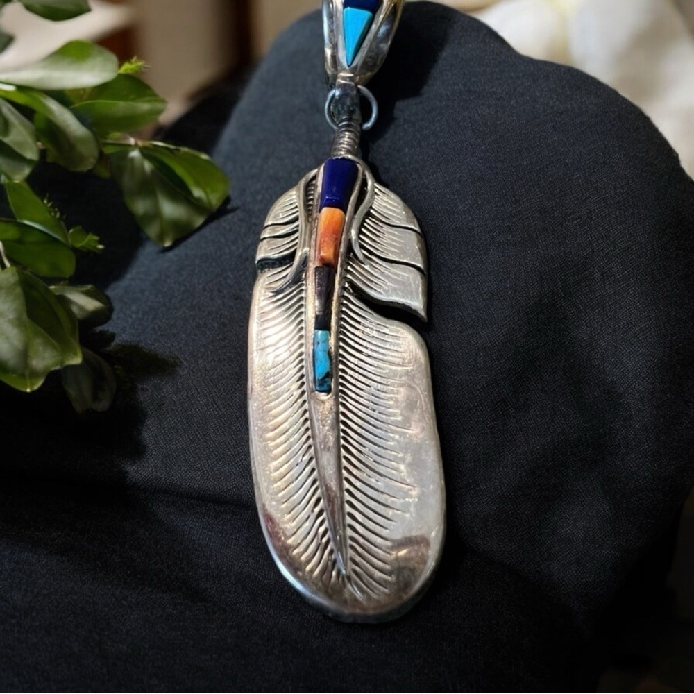 Vintage Christin Wolf feather stone inlay sterling silver pendant. 30+ years old - Picture 7 of 16